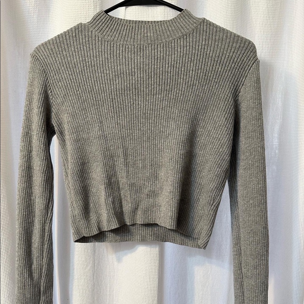 Brandy Melville Cropped Gray Knit Sweater